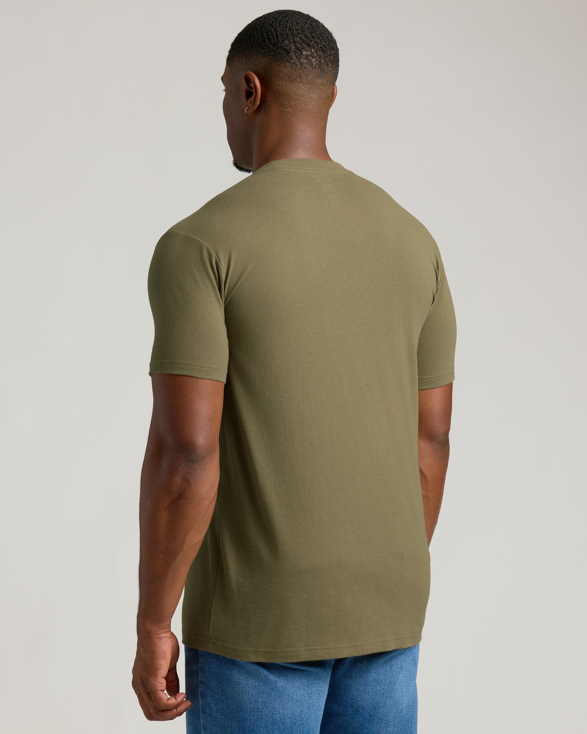 Maglietta girocollo verde militare taglio tall